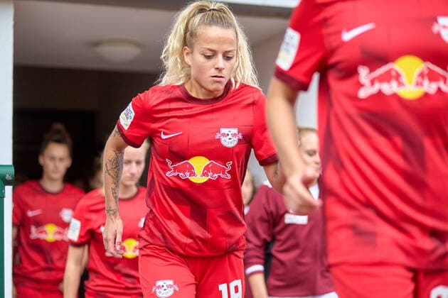 18 09 2022, GER, womens soccer, 2 BL, 2022 2023, RB Leipzig 1 FC Nuremberg Jenny Hipp 19, RB Leipzig , during team run-in Markranstädt Stadion am Bad Saxony Germany.