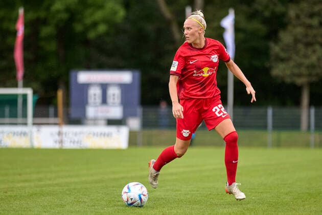 18 09 2022, GER, womens soccer, 2 BL, 2022 2023, RB Leipzig 1 FC Nuremberg Christina Beck 22, RB Leipzig , cutout, action, with ball Markranstädt Stadion am Bad Saxony Germany