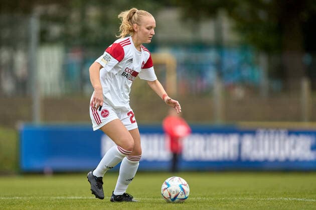 18 09 2022, GER, womens soccer, 2 BL, 2022 2023, RB Leipzig 1 FC Nürnberg Lilly Jansen 2, FC Nürnberg , cutout, action, with ball Markranstädt Stadion am Bad Saxony Germany