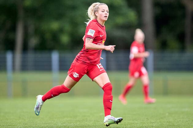 18 09 2022, GER, womens soccer, 2 BL, 2022 2023, RB Leipzig 1 FC Nuremberg Jenny Hipp 19, RB Leipzig , cutout, action, in progress Markranstädt Stadion am Bad Saxony Germany
