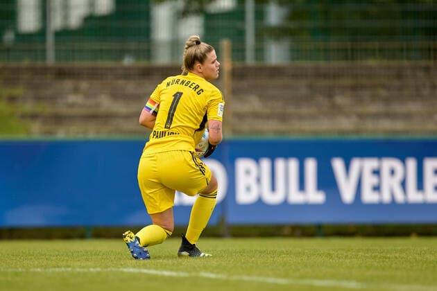 18 09 2022, GER, womens soccer, 2 BL, 2022 2023, RB Leipzig 1 FC Nuremberg Lea Paulick 1, FC Nuremberg , punter, save ball Markranstädt Stadion am Bad Saxony Germany