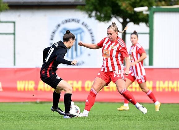 Football, Women, Regionalliga Norost, season 2022 2023 4 matchday , 1 FC Union Berlin RB Leipzig II, v l Natalie Grenz RB II , Elisa Schindler 1 Women 1 FC Union , 18 09 2022, Copyright: xMatthiasxKochx