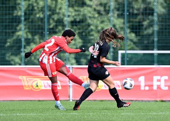Football, Women, Regionalliga Norost, season 2022 2023 4 matchday , 1 FC Union Berlin RB Leipzig II, v l Naika Reissner Union , Lea Sophie Misch RB II , 18 09 2022, Copyright: xMatthiasxKochx