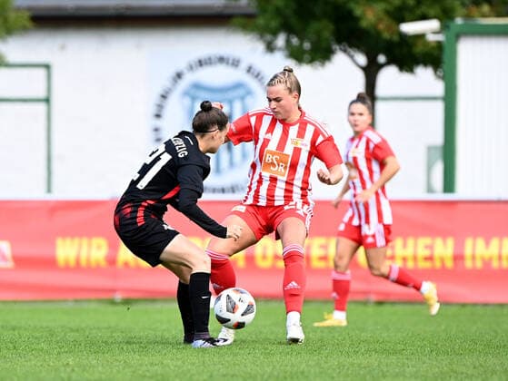 Football, Women, Regionalliga Norost, season 2022 2023 4 matchday , 1 FC Union Berlin RB Leipzig II, v l Natalie Grenz RB II , Elisa Schindler 1 Women 1 FC Union , 18 09 2022, Copyright: xMatthiasxKochx