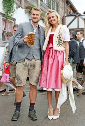 Matthijs de Ligt, FCB 4 girlfriend Annekee Molenaar, at the visit of the beer festival Oktoberfest of the football team FC BAYERN MUENCHEN 1.German Football League on Sept 18, 2022 in Munich, Germany. Season 2022 2023, 1.Bundesliga,