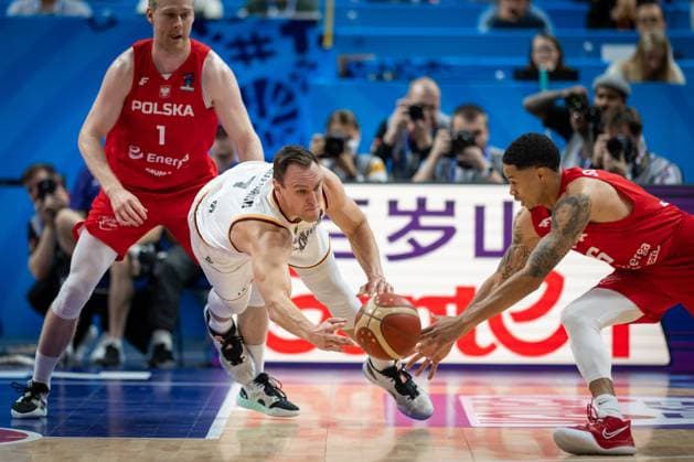 Basketball Berlin 18 09 2022 Eurobasket 2022 match for 3rd place bronze medal match Germany GER Poland POL germany wins bronze medal 3rd place Johannes Voigtmann Germany, No 07 A J Slaughter Poland, No 06 Anthony re