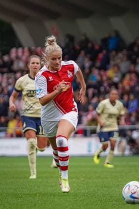 Cologne, Germany, September 17th 2022: Lena Uebach (27 Koeln) during the FLYERALARM Frauen-Bundesliga match between 1. FC Koeln and TSG Hoffenheim at Franz-Kremer-Stadium, Cologne. (Norina Toenges Sports Press Photo SPP) Copyright: xNorinaxToenges SportsxPressxPhotx spp-en-NoToPrPh-1FC - TSG 49 von 1