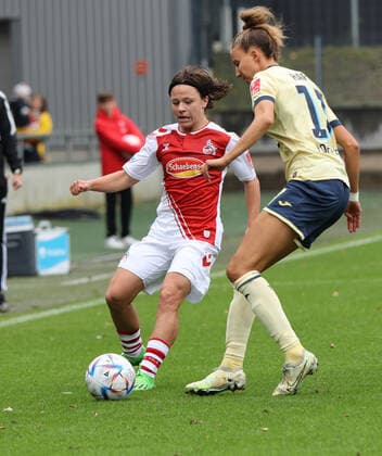 Cologne, Germany, 19 09 2022, Flyeralarm Frauen Bundesliga, 1 matchday, 1 FC Köln TSG 1899 Hoffenheim, Ally Gudorf Köln , Franziska Harsch Hoffenheim