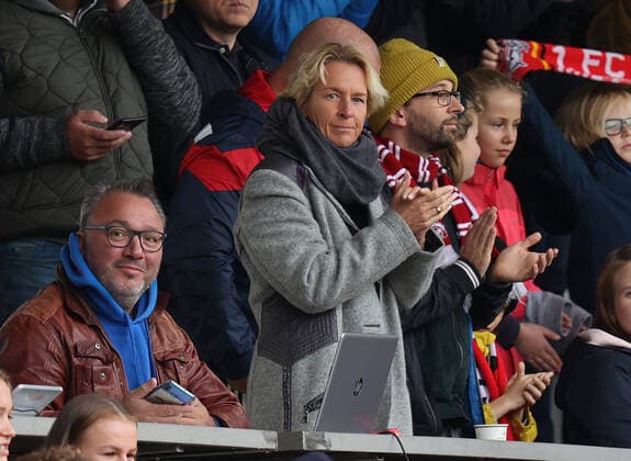 Sport Themen der Woche KW37 Sport Bilder des Tages Köln, Deutschland, 19.09.2022, Flyeralarm Frauen Bundesliga, 1. Spieltag, 1. FC Köln - TSG 1899 Hoffenheim, Bundestrainerin Martina Voss-Tecklenburg auf der Tribüne. *** Cologne, Germany, 19 09 2022, Flyeralarm Frauen Bundesliga, 1 matchday, 1 FC Köln TSG 1899 Hoffenheim, national coach Martina Voss Tecklenburg in the stands