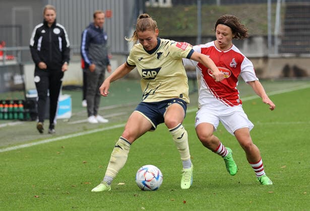 Cologne, Germany, 19 09 2022, Flyeralarm Frauen Bundesliga, 1 matchday, 1 FC Köln TSG 1899 Hoffenheim, Sarai Linder Hoffenheim , Ally Gudorf Köln