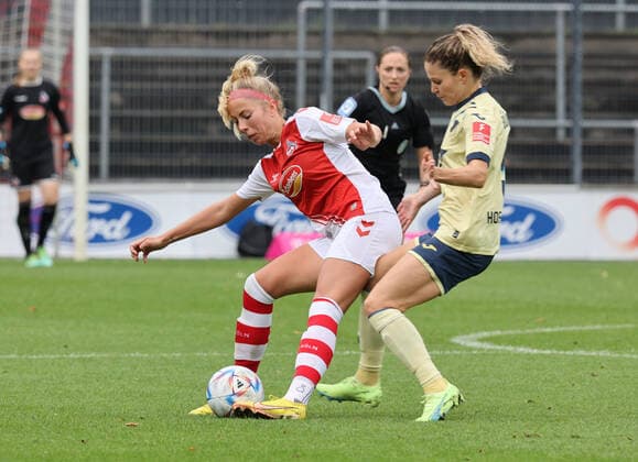 Cologne, Germany, 19 09 2022, Flyeralarm Frauen Bundesliga, 1 Matchday, 1 FC Köln TSG 1899 Hoffenheim, Sharon Beck Köln , Luana Bühler Hoffenheim