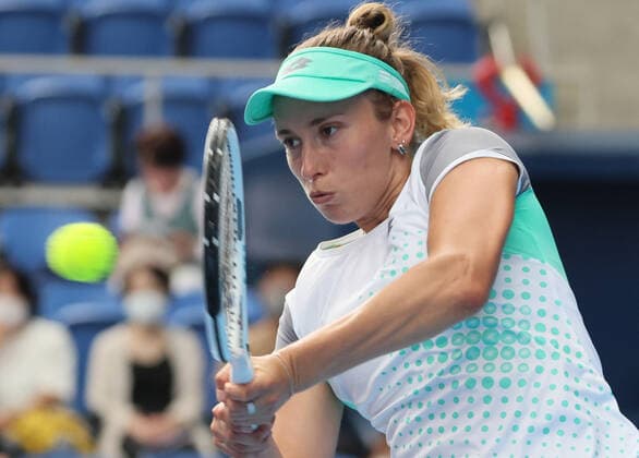 September 19, 2022, Tokyo, Japan - Elise Mertens of Belgium returns the ball against China s Wang Qiang at the singles first round match at the Toray Pan Pacific Open tennis tournament at the Ariake Coliseum in Tokyo on Monday, September 19, 2022. Mertens defeated Wang 6-0, 6-3. Noxthirdxpartyxsales  (0169630847st)