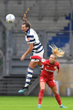 Alexandria Loy Hess ( MSV Duisburg Frauen ) im Zweikampf mit Elisa Senss ( Bayer 04 Leverkusen Frauen ). GER, MSV Duisburg Frauen vs Bayer 04 Leverkusen Frauen, Fussball, Bundesliga, 1. Spieltag Spielzeit 2022 2023, 18.09.2022 DFL DFB REGULATIONS PROHIBIT ANY USE OF PHOTOGRAPHS AS IMAGE SEQUENCES AND OR QUASI-VIDEO GER, MSV Duisburg Frauen vs Bayer 04 Leverkusen Frauen, Fussball, Bundesliga, 1. Spieltag Spielzeit 2022 2023, 18.09.2022 Duisburg *** Alexandria Loy Hess MSV Duisburg women in duel with Elisa Senss Bayer 04 Leverkusen women GER, MSV Duisburg women vs Bayer 04 Leverkusen women, football, Bundesliga, 1 matchday season 2022 2023, 18 09 2022 DFL DFB REGULATES PROHIBIT ANY USE OF PHOTOGRAPHS AS IMAGE SEQUENCES AND OR QUASI VIDEO GER, MSV Duisburg women vs Bayer 04 Leverkusen women, Football, Bundesliga, 1 matchday season 2022 2023, 18 09 2022 Duisburg Copyright: xEibner-Pressefoto ThomasxThienelx EP_TTL