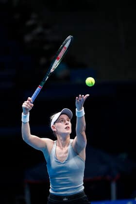 September 19, 2022, Tokyo, Japan: Alison RISKE-AMRITRA (USA) serves against Claire LIU (USA) during their Singles 1st Round match at the TORAY PAN PACIFIC OPEN TENNIS TOURNAMENT 2022 at Ariake Coliseum. The tournament is held from September 17 to 25. Tokyo Japan - ZUMAm191 20220919_zap_m191_016 Copyright: xRodrigoxReyesxMarinx