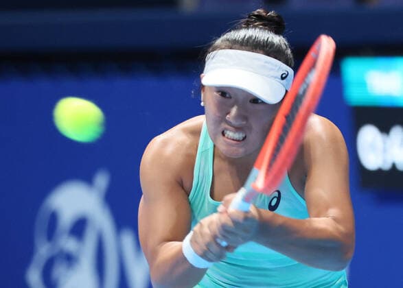 September 19, 2022, Tokyo, Japan - Claire Liu of the United States returns the ball against her compatriot Alison Riske-Amritraj at the singles first round match at the Toray Pan Pacific Open tennis tournament at the Ariake Coliseum in Tokyo on Monday, September 19, 2022. Liu defeated Riske-Atritraj 6-2, 6-3. Noxthirdxpartyxsales  (0169659723st)
