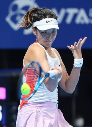 September 19, 2022, Tokyo, Japan - Wang Xinyu of the China returns the ball against Australia s Ellen Perez at the singles first round match at the Toray Pan Pacific Open tennis tournament at the Ariake Coliseum in Tokyo on Monday, September 19, 2022. Wang defeated Perez 7-5, 1-6 6-4. Noxthirdxpartyxsales  (0169659739st)