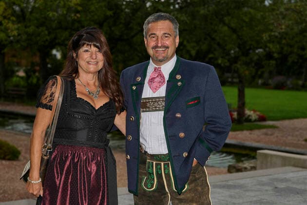 Berchtesgaden, Deutschland 16. September 2022: Georg Hackl (Trainer Rodeln in Österreich) mit Gattin Bayern *** Berchtesgaden, Germany 16 September 2022 Georg Hackl coach luge in Austria with wife Bavaria Copyright: xFotostandx xWassmuthx