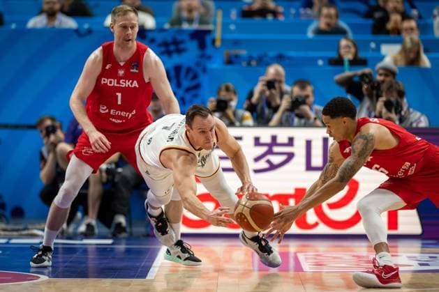 Basketball Berlin 18 09 2022 Eurobasket 2022 Match for 3rd place Bronze medal match Germany GER Poland POL Johannes Voigtmann Germany, No 07 A J Slaughter Poland, No 06 Anthony Jaroslaw Zyskowski Poland, No 01