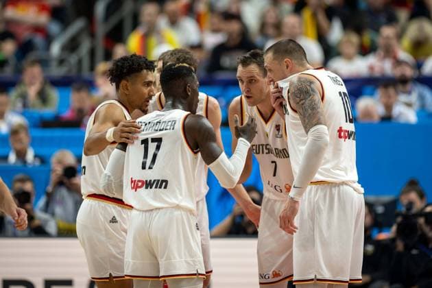 Basketball Berlin 18 09 2022 Eurobasket 2022 Match for 3rd place Bronze medal match Germany GER Poland POL Dennis Schröder Schroeder Germany, No 17 Schröder Schroder Maodo Lo Germany, No 04 Johannes Voigtmann Germany, No 07 Daniel Theis Germany, No 10 and others