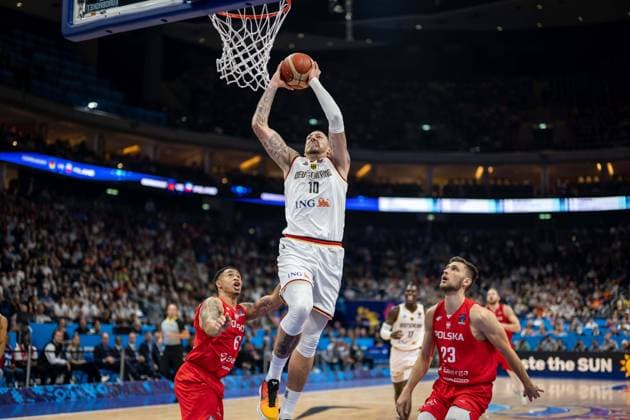 Basketball Berlin 18 09 2022 Eurobasket 2022 Match for 3rd place Bronze medal match Germany GER Poland POL Daniel Theis Germany, No 10 Michal Michalak Poland, No 23 A J Slaughter Poland, No 06 Anthony