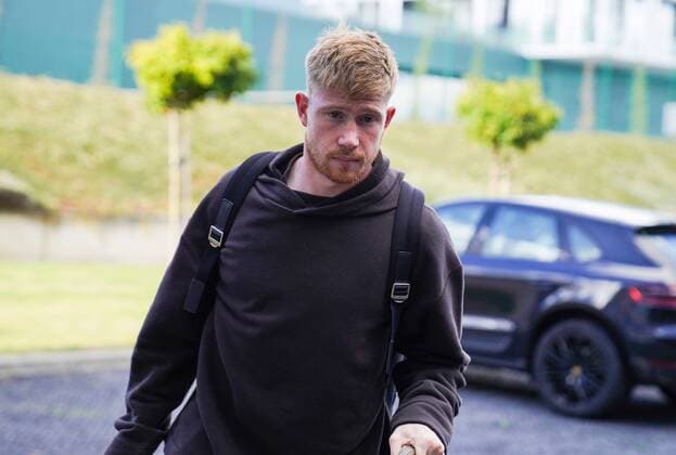 Sport Bilder des Tages Tubize, Belgium - September 19 : De Bruyne Kevin forward of Belgium arrives at the Martin s Red hotel prior to the Natons League at the Belgian Football center on September 19, 2022 in Tubize, Belgium, 19 09 2022 ( Arrival of the Belgian National Football team 19 09 2022 PhotoNews Panoramic  700058016