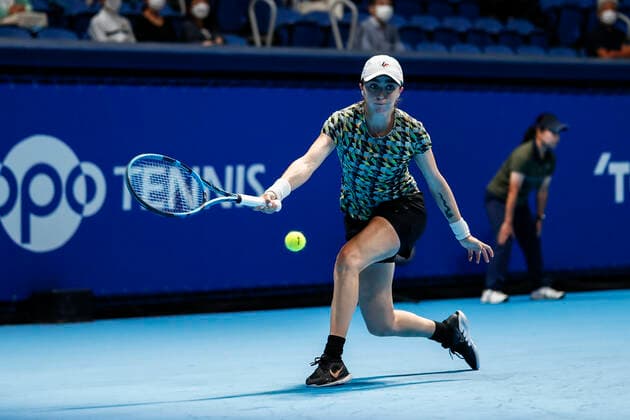 September 20, 2022, Tokyo, Japan: Fernanda CONTRERAS GOMEZ (MEX) hits a return against Sofia KENIN (USA) during their Singles 1st Round match at the TORAY PAN PACIFIC OPEN TENNIS TOURNAMENT 2022 at Ariake Coliseum. The tournament is held from September 17 to 25. Fernanda CONTRERAS GOMEZ defeats Sofia KENIN. Tokyo Japan - ZUMAm191 20220920_zap_m191_004 Copyright: xRodrigoxReyesxMarinx