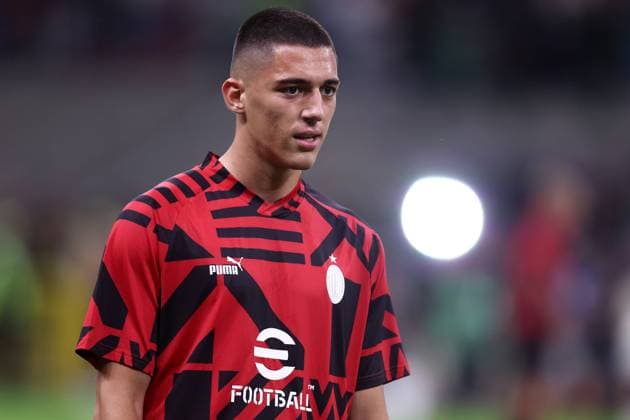Ac Milan vs Ssc Napoli Marko Lazetic of Ac Milan during warm up before the Serie A beetween Ac Milan and Ssc Napoli at Stadio Giuseppe Meazza on September 18, 2022 in Milano, Italy . Milano Stadio Giuseppe Meazza Italy Copyright: xMarcoxCanonierox