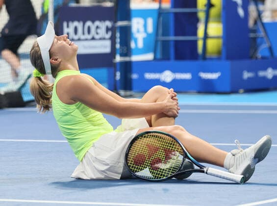 September 20, 2022, Tokyo, Japan - Daria Saville of Australia holds her left knee as she collapses after she hits the ball against Japan s Naomi Osaka at the singles first round match at the Toray Pan Pacific Open tennis tournament at the Ariake Coliseum in Tokyo on Tuesday, September 20, 2022. Saville retired the game as her left knee injury and Osaka advanced to the second round. Noxthirdxpartyxsales  (199076132)