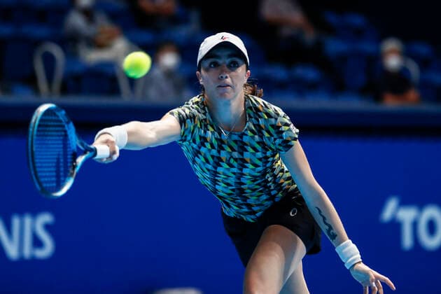 September 20, 2022, Tokyo, Japan: FERNANDA CONTRERAS GOMEZ (MEX) hits a return against S. Kenin (USA) during their Singles 1st Round match at the TORAY PAN PACIFIC OPEN TENNIS TOURNAMENT 2022 at Ariake Coliseum. The tournament is held from September 17 to 25. Gomez won 7:6, 6:4. Tokyo Japan - ZUMAm191 20220920_zap_m191_003 Copyright: xRodrigoxReyesxMarinx