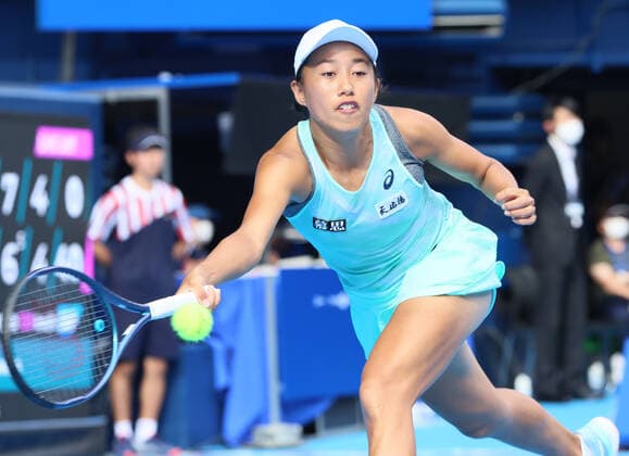 September 21, 2022, Tokyo, Japan - Zhang Shuai of China returns the ball against France s Caroline Garcia at the singles second round match at the Toray Pan Pacific Open tennis tournament at the Ariake Coliseum in Tokyo on Wednesday, September 21, 2022. Zhang defeated Garcia 4-6, 7-6, 7-6. Noxthirdxpartyxsales  (199133725)