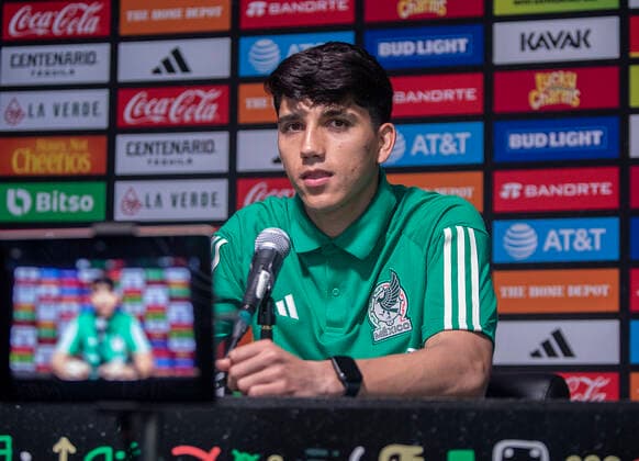 September 20, 2022, Carson, California, USA: Kevin Alvarez of Mexico speaks with the media during the Mexico Men s national team, Nationalteam Media Day ahead of the 2022 FIFA World Cup, WM, Weltmeisterschaft, Fussball at Dignity Health Sports Park on Tuesday, September 20, 2022 in Carson, California. PI Carson USA - ZUMAp124 20220920_zaa_p124_068 Copyright: xJAVIERxROJASx