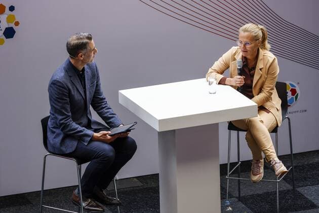 Sport Themen der Woche KW38 AMSTERDAM , 21-09-2033 , Johan Cruijff Arena , Dutch football , Cruyff Legacy Summit , (L-R) David Garrido and Sarina Wiegman Cruyff Legacy Summit  x18439413x Copyright: