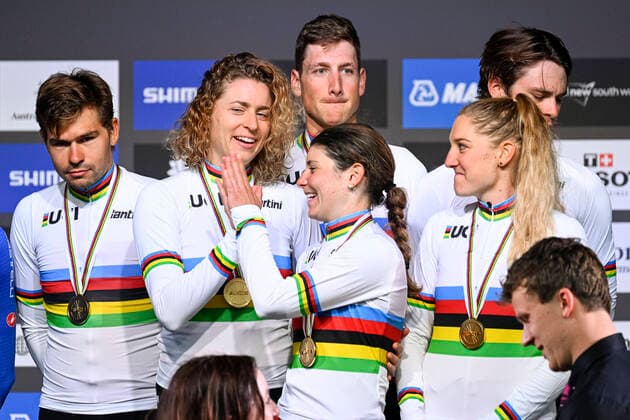 Bilder des Jahres 2022, Sport 09 September Sport Themen der Woche KW38 21st September 2022; Wollongong, Illawarra, South Wales, Australia: UCI World Road cycling, Rad, Radsport, Strasse Championships, winners Switzerland on the podium for the Team Time Trial Mixed relay  ActionPlus12428103 NigelxOwen
