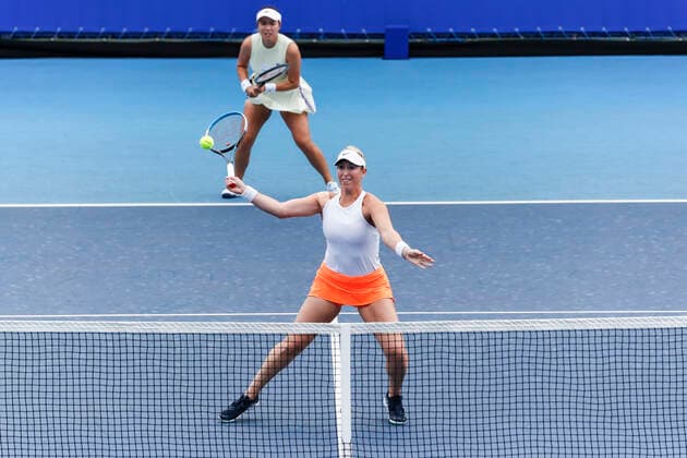 September 22, 2022, Tokyo, Japan: (Up) Latisha CHAN (TPE) and Alexa GUARACHI (CHI) in action against Nicole MELICHAR-MARTINEZ (USA) and Ellen PEREZ (AUS) during their Doubles Quaterfinals match at the TORAY PAN PACIFIC OPEN TENNIS TOURNAMENT 2022 at Ariake Coliseum. The tournament is held from September 17 to 25. Tokyo Japan - ZUMAm191 20220922_zap_m191_032 Copyright: xRodrigoxReyesxMarinx