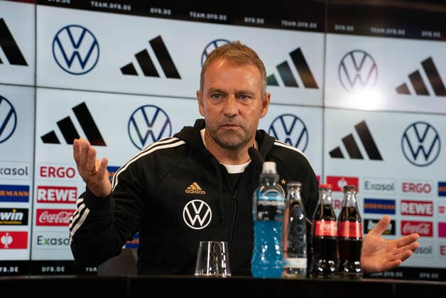 Sport Themen der Woche KW38 Sport Bilder des Tages 22.09.2022, xsltx, Fussball UEFA Nations League, Deutschland - Abschlusstraining und Pressekonferenz Deutsche Nationalmannschaft emspor, v.l. Hansi Flick (Bundestrainer) (DFL DFB REGULATIONS PROHIBIT ANY USE OF PHOTOGRAPHS as IMAGE SEQUENCES and or QUASI-VIDEO) Frankfurt am Main *** 22 09 2022, xsltx, football UEFA Nations League, Germany final training and press conference German national team emspor, v l Hansi Flick national coach DFL DFB REGULATES PROHIBIT ANY USE OF PHOTOGRAPHS as IMAGE SEQUENCES and or QUASI VIDEO Frankfurt am Main