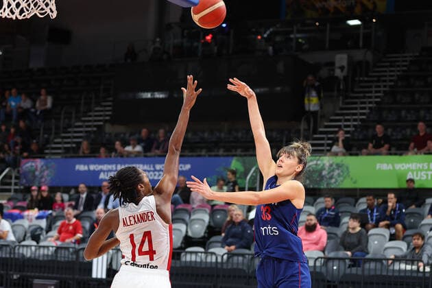 22nd September 2022; Homebush, Sydney, New South Wales, Australia: Women s World Cup Basketball, Serbia versus Canada: Kayla ALEXANDER attempts to block Tina KRAJISNIK of Serbia shot to the basket  ActionPlus12428336 KevinxManning