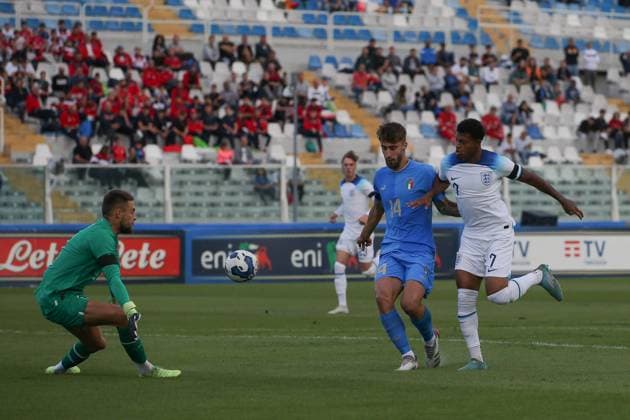 Pescara, Italy, 21st September 2022. Rhian Brewster of England scores his second goal to give the side a 2-0 lead during the International Friendly, Länderspiel, Nationalmannschaft match at Stadio Adriatico, Pescara. Picture credit should read: Jonathan Moscrop Sportimage EDITORIAL USE ONLY. No use with unauthorised audio, video, data, fixture lists, club league logos or live services. Online in-match use limited to 120 images, no video emulation. No use in betting, games or single club league player publications. SPI-1891-0001