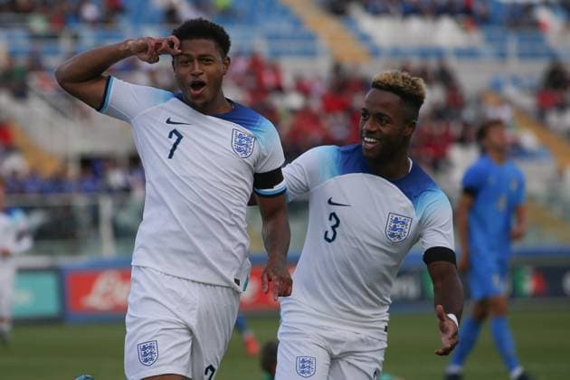 Pescara, Italy, 21st September 2022. Rhian Brewster of England celebrates with team mates after scoring his second goal to give the side a 2-0 lead during the International Friendly, Länderspiel, Nationalmannschaft match at Stadio Adriatico, Pescara. Picture credit should read: Jonathan Moscrop Sportimage EDITORIAL USE ONLY. No use with unauthorised audio, video, data, fixture lists, club league logos or live services. Online in-match use limited to 120 images, no video emulation. No use in betting, games or single club league player publications. SPI-1891-0003