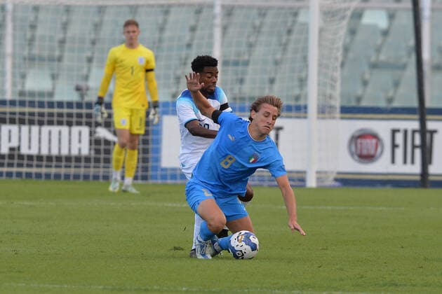 Photo Fabio Urbini LaPresse September 22, 2022 Pescara , Italy soccer Italia vs Inghilterra - Friendly Under 21 - Giovanni Cornacchia Stadium In the pic: Angel Gomes England on Edoardo Bove Italy  Copyright: xFabioxUrbini LaPressex