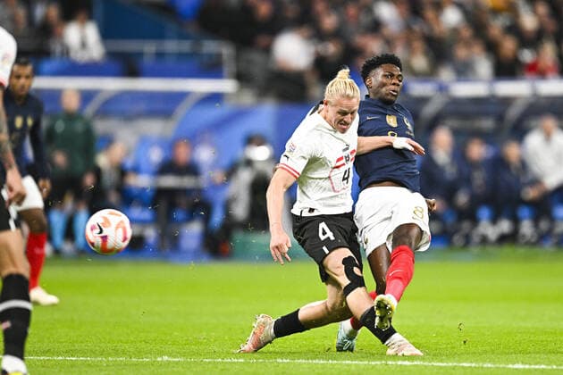 Aurelien Tchouameni (Fra) vs Xavier Schlager (Aut) FOOTBALL : France vs Autriche - Ligue des Nations - 22 09 2022 JBAutissier Panoramic 