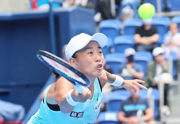 September 23, 2022, Tokyo, Japan - Zhang Shuai of China returns the ball against Petra Martic of Croatia at the singles quarter final match at the Toray Pan Pacific Open tennis tournament at the Ariake Coliseum in Tokyo on Friday, September 23, 2022. Zhang defeated Martic 7-5, 6-2. Noxthirdxpartyxsales  (0169878023st)