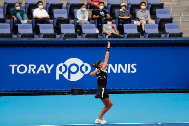 September 23, 2022, Tokyo, Japan: Beatriz HADDAD MAIA (BRA) serves against Veronika KUDERMETOVA during their Singles Quarterfinals match at the TORAY PAN PACIFIC OPEN TENNIS TOURNAMENT 2022 at Ariake Coliseum. The tournament is held from September 17 to 25. Tokyo Japan - ZUMAm191 20220923_zap_m191_011 Copyright: xRodrigoxReyesxMarinx