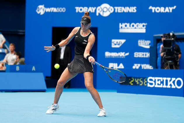September 23, 2022, Tokyo, Japan: Beatriz HADDAD MAIA (BRA) hits a return against Veronika KUDERMETOVA during their Singles Quarterfinals match at the TORAY PAN PACIFIC OPEN TENNIS TOURNAMENT 2022 at Ariake Coliseum. The tournament is held from September 17 to 25. Tokyo Japan - ZUMAm191 20220923_zap_m191_013 Copyright: xRodrigoxReyesxMarinx