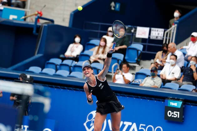 September 23, 2022, Tokyo, Japan: Beatriz HADDAD MAIA (BRA) serves against Veronika KUDERMETOVA during their Singles Quarterfinals match at the TORAY PAN PACIFIC OPEN TENNIS TOURNAMENT 2022 at Ariake Coliseum. The tournament is held from September 17 to 25. Tokyo Japan - ZUMAm191 20220923_zap_m191_017 Copyright: xRodrigoxReyesxMarinx