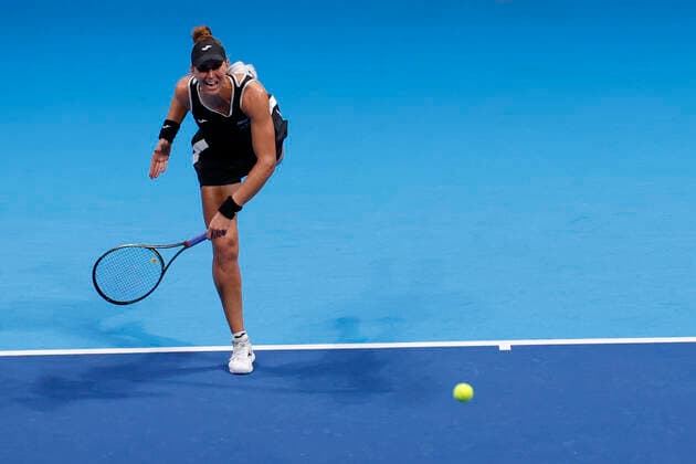 September 23, 2022, Tokyo, Japan: Beatriz HADDAD MAIA (BRA) serves against Veronika KUDERMETOVA during their Singles Quarterfinals match at the TORAY PAN PACIFIC OPEN TENNIS TOURNAMENT 2022 at Ariake Coliseum. The tournament is held from September 17 to 25. Tokyo Japan - ZUMAm191 20220923_zap_m191_023 Copyright: xRodrigoxReyesxMarinx