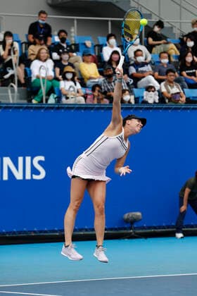 September 23, 2022, Tokyo, Japan: Giuliana OLMOS (MEX) serves against Katarzyna KAWA (POL) and Sophie CHANG (USA) during their Doubles Semifinals match at the TORAY PAN PACIFIC OPEN TENNIS TOURNAMENT 2022 at Ariake Coliseum. The tournament is held from September 17 to 25. Tokyo Japan - ZUMAm191 20220923_zap_m191_026 Copyright: xRodrigoxReyesxMarinx