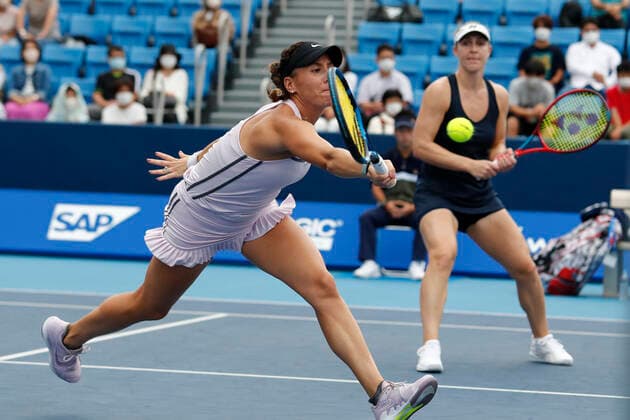September 23, 2022, Tokyo, Japan: (L to R) Giuliana OLMOS (MEX) and Gabriela DABROWSKI (CAN) in action against Katarzyna KAWA (POL) and Sophie CHANG (USA) during their Doubles Semifinals match at the TORAY PAN PACIFIC OPEN TENNIS TOURNAMENT 2022 at Ariake Coliseum. The tournament is held from September 17 to 25. Tokyo Japan - ZUMAm191 20220923_zap_m191_030 Copyright: xRodrigoxReyesxMarinx