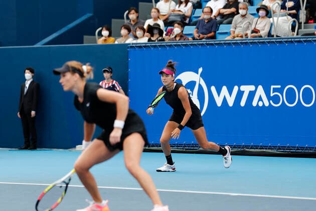 September 23, 2022, Tokyo, Japan: (L to R) Katarzyna KAWA (POL) and Sophie CHANG (USA) in action against Giuliana OLMOS (MEX) and Gabriela DABROWSKI (CAN) during their Doubles Semifinals match at the TORAY PAN PACIFIC OPEN TENNIS TOURNAMENT 2022 at Ariake Coliseum. The tournament is held from September 17 to 25. Tokyo Japan - ZUMAm191 20220923_zap_m191_035 Copyright: xRodrigoxReyesxMarinx