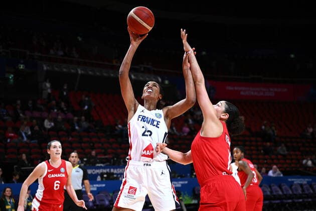 BASKETBALL FRANCE CANADA, Marieme Badiane of France shoots for the basket during the 2022 FIBA Women s Basketball World Cup match between France and Canada at Qudos Bank Arena in Sydney, Friday, September 23, 2022. ( NO ARCHIVING, EDITORIAL USE ONLY, NO USE IN BOOKS WITHOUT CONSENT SYDNEY NEW SOUTH WALES AUSTRALIA  Copyright: xDANxHIMBRECHTSx 20220923001706817129