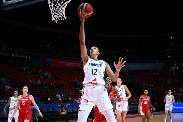 BASKETBALL FRANCE CANADA, Iliana Rupert of France dunks during the 2022 FIBA Women s Basketball World Cup match between France and Canada at Qudos Bank Arena in Sydney, Friday, September 23, 2022. ( NO ARCHIVING, EDITORIAL USE ONLY, NO USE IN BOOKS WITHOUT CONSENT SYDNEY NEW SOUTH WALES AUSTRALIA  Copyright: xDANxHIMBRECHTSx 20220923001706818853